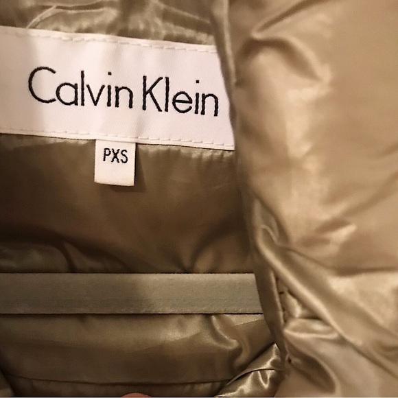 🆕🔥CALVIN KLEIN GORGEOUS COLORED&SUPER COMFY DOWNS SLEEVELESS PUFFER JACKET!!!! - Picture 4 of 5